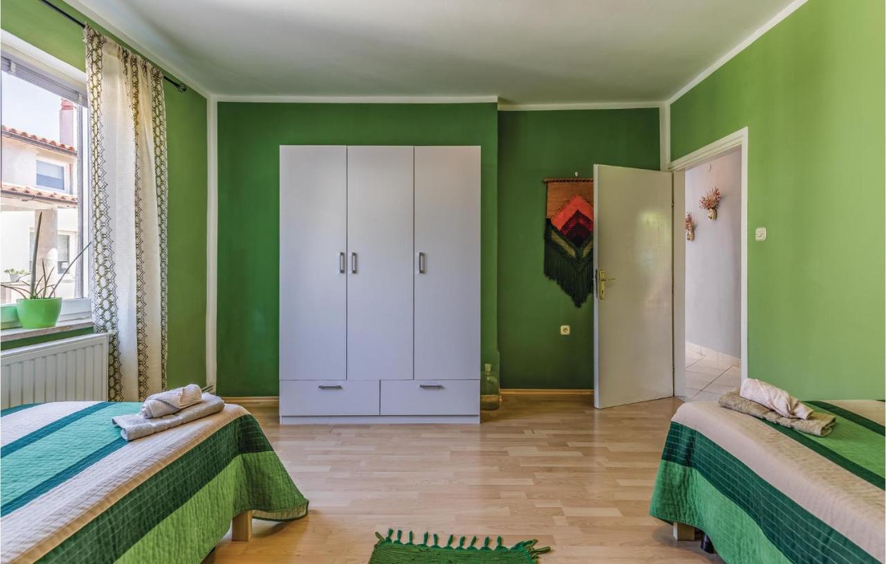 Gorgeous Apartment In Pula With Kitchen Extérieur photo