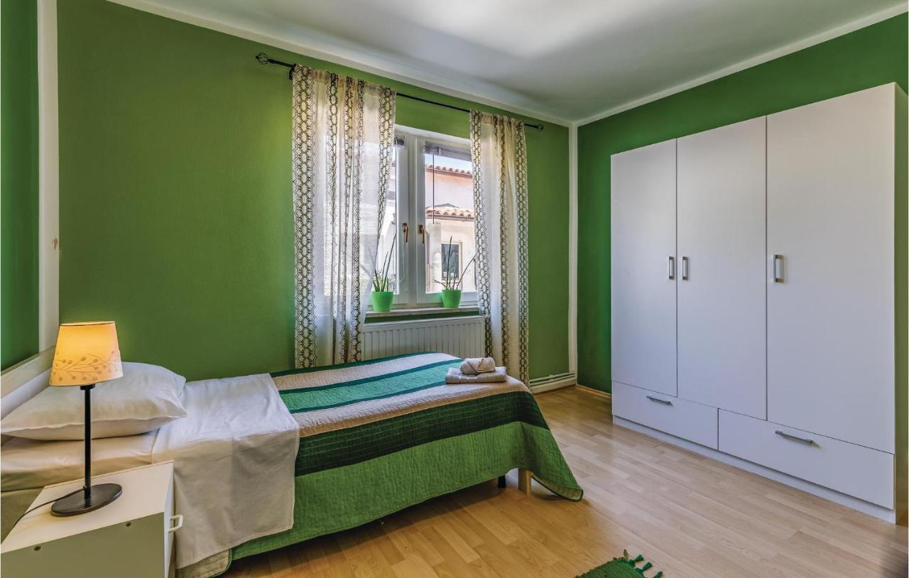 Gorgeous Apartment In Pula With Kitchen Extérieur photo