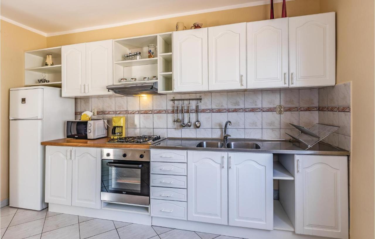 Gorgeous Apartment In Pula With Kitchen Extérieur photo