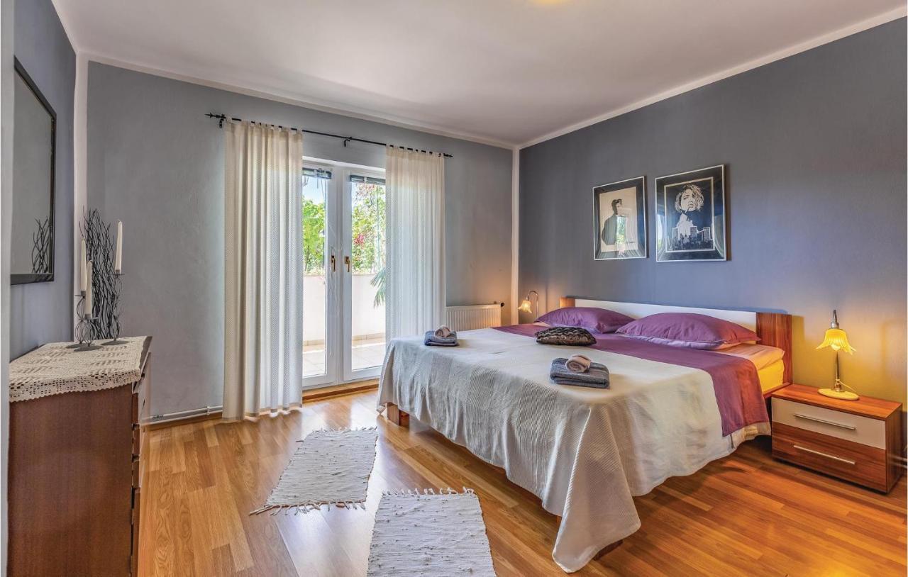 Gorgeous Apartment In Pula With Kitchen Extérieur photo