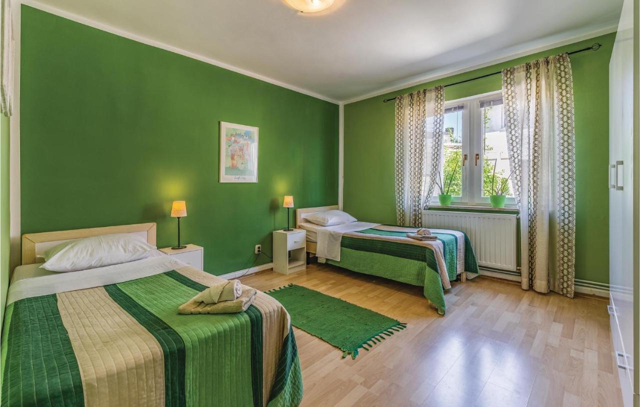 Gorgeous Apartment In Pula With Kitchen Extérieur photo