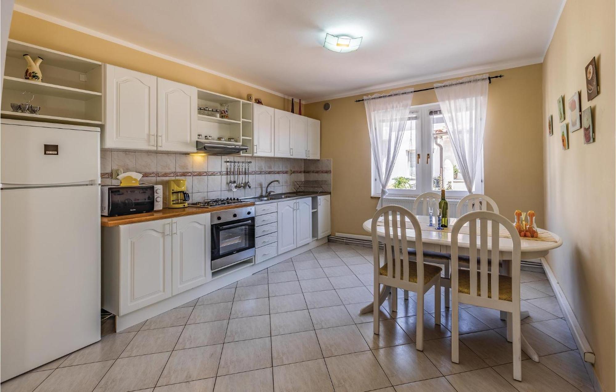 Gorgeous Apartment In Pula With Kitchen Extérieur photo