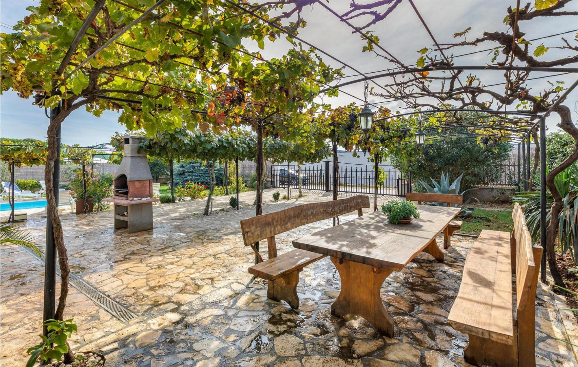 Gorgeous Apartment In Pula With Kitchen Extérieur photo